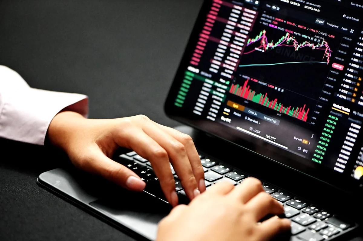 How Fintech Companies Use Data Analytics to Improve Customer Acquisition